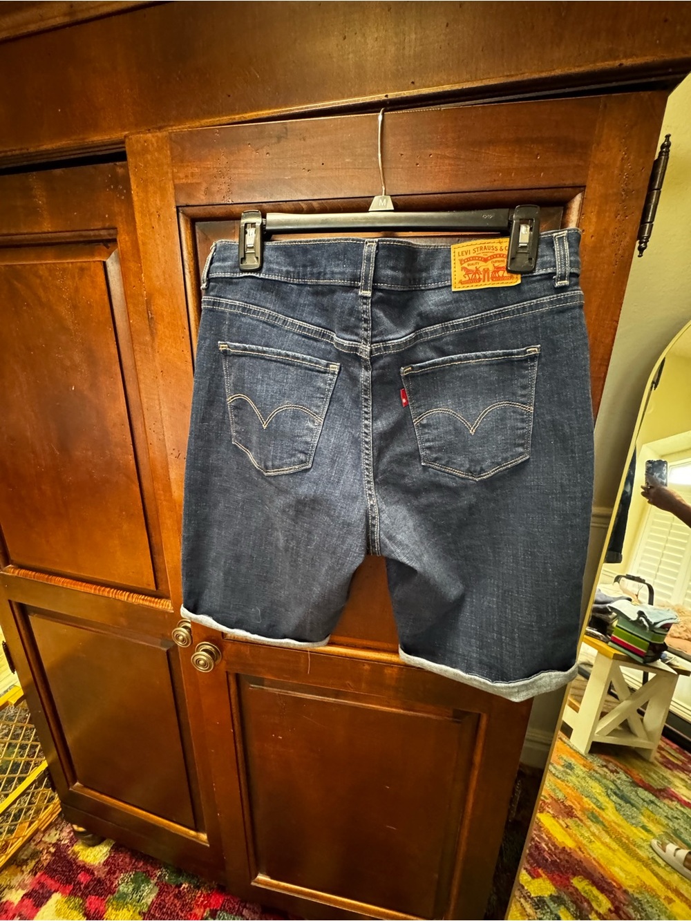 Levi's Dark Indigo Rolled-Hem Bermuda Jean Shorts, size 30 - Picture 2 of 5